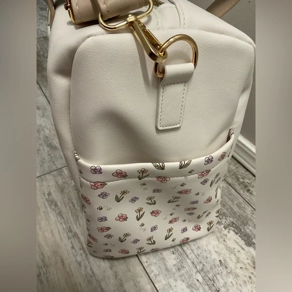 NWt Winnie the Pooh weekender bag, backpack and phone crossbody bag - Picture 4 of 12